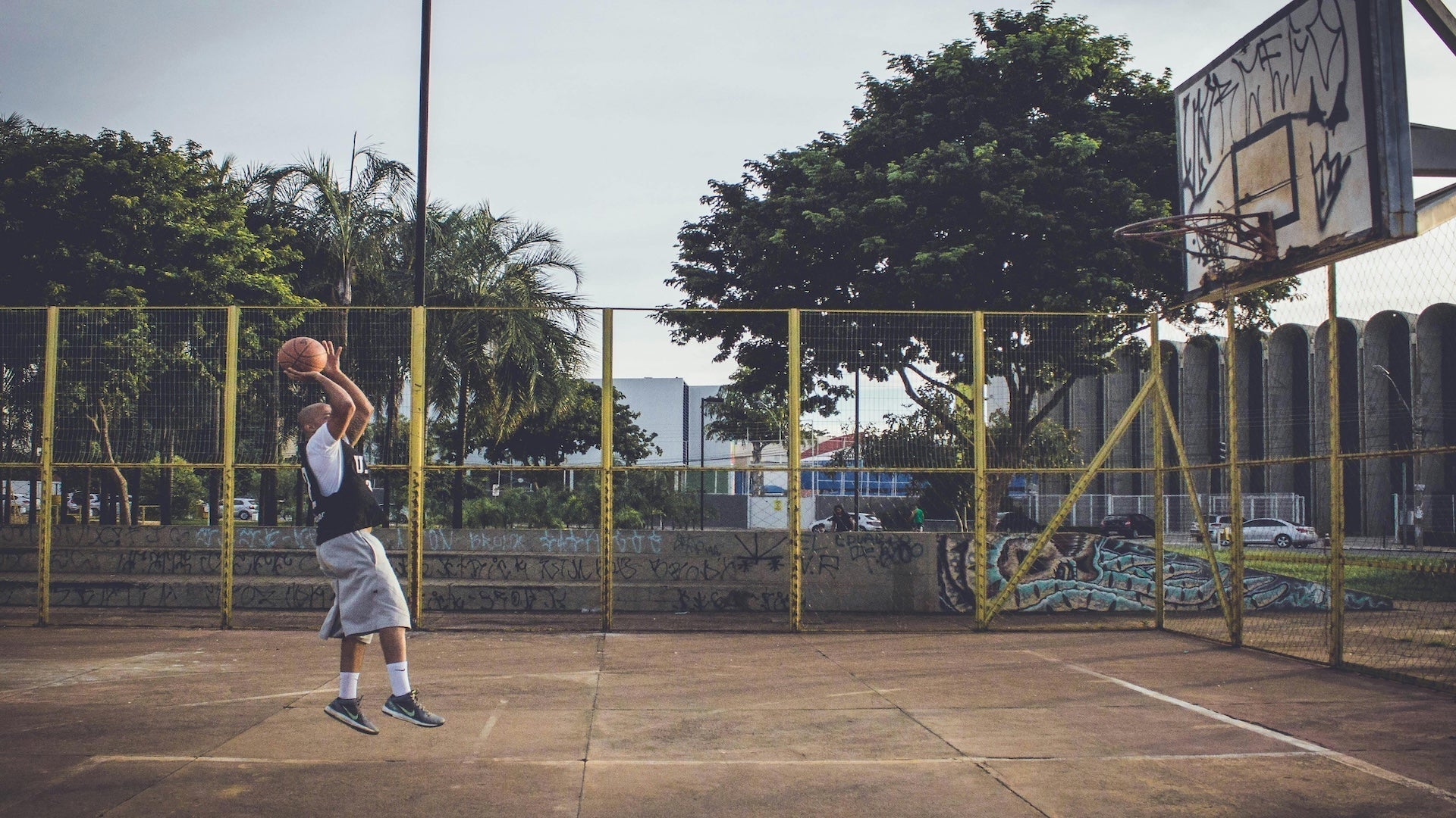 Shooting Guard Position in Basketball: Role, Responsibilities & Elite Examples