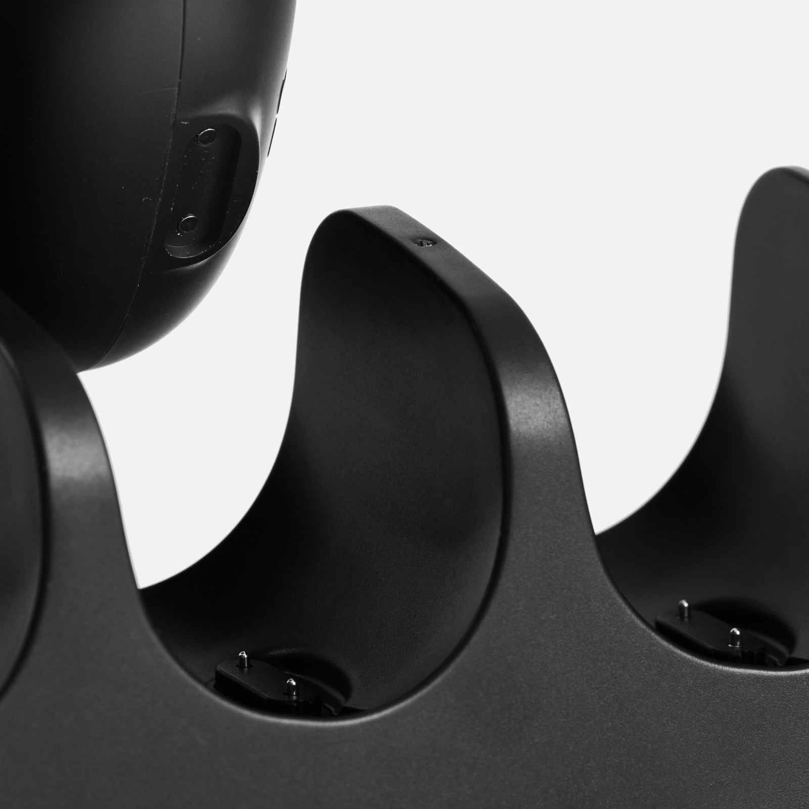 Quickly charge the ROX system with the ROX Charging Base