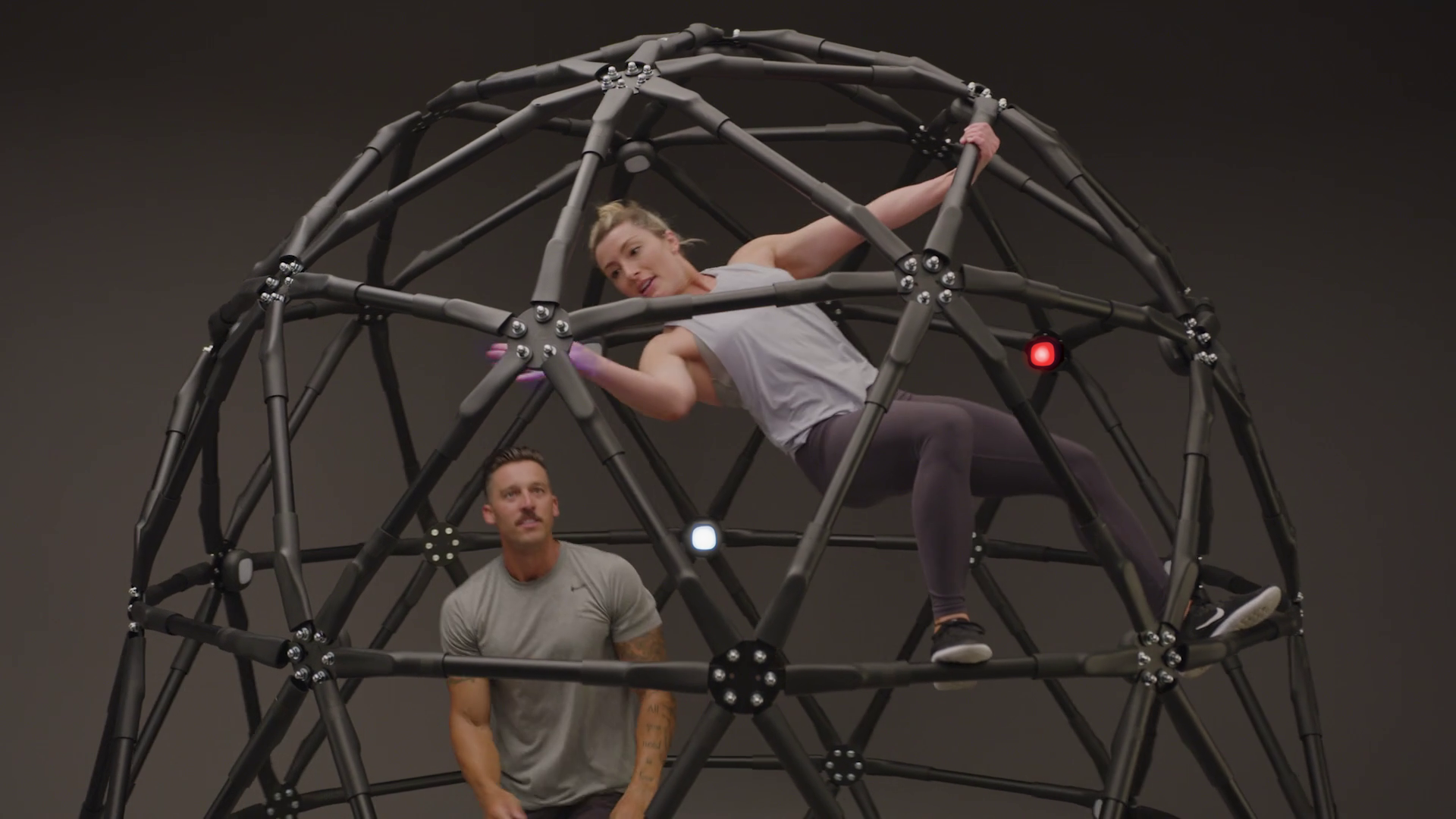 CogniCage by A-Champs: A 360° cognitive training experience