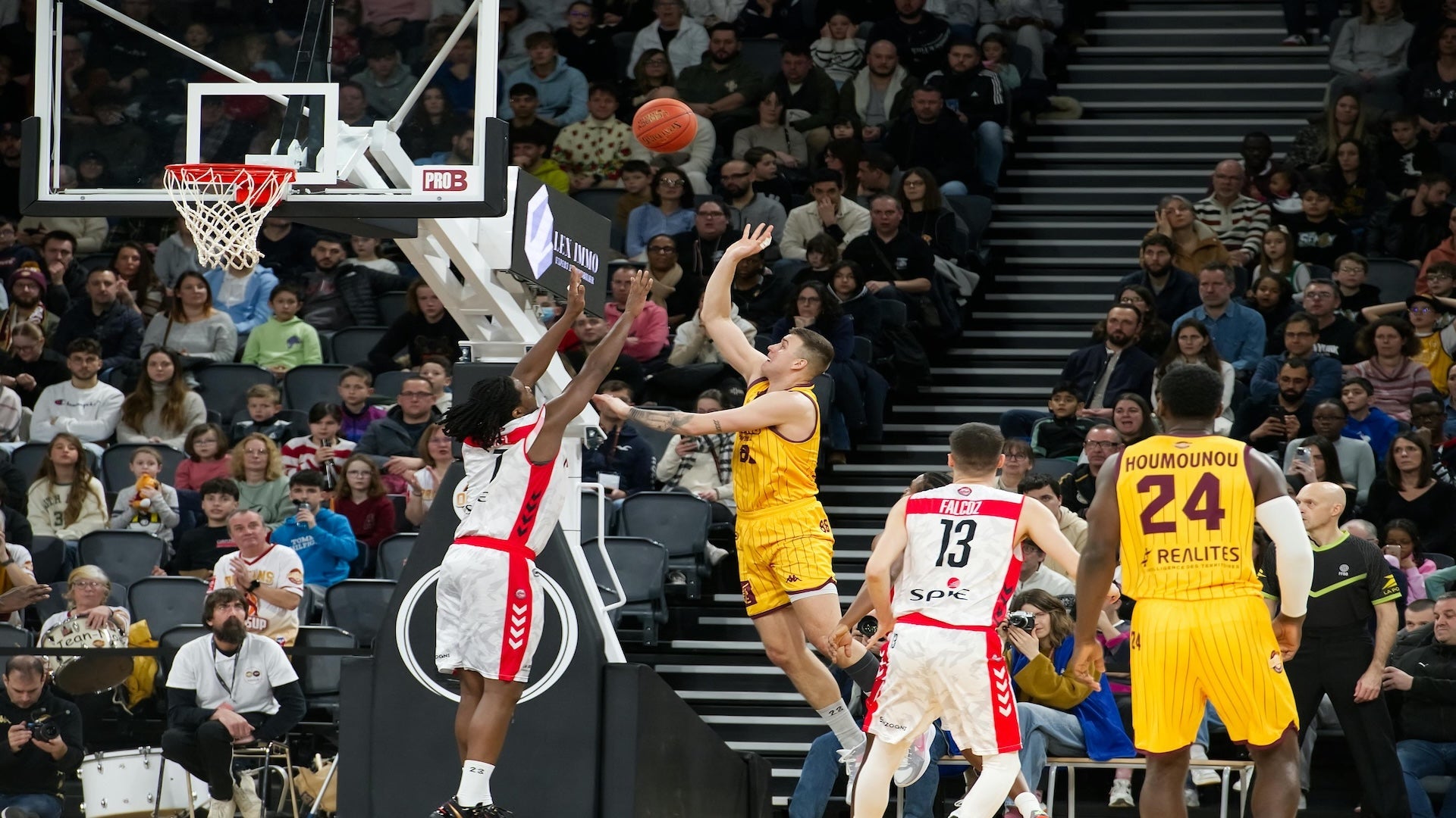 Power Forward Position in Basketball: Role, Responsibilities & Elite Examples