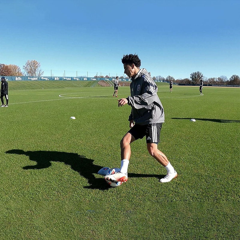 Soccer player using the ROXConeX from A-Champs to train agility